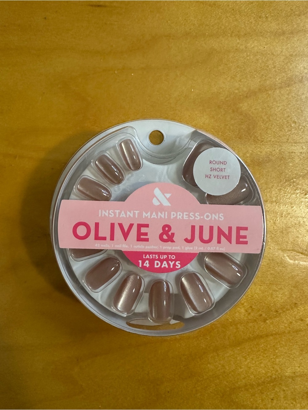 Olive & June Round Short Pink Velvet Cat Eye Press On Nails